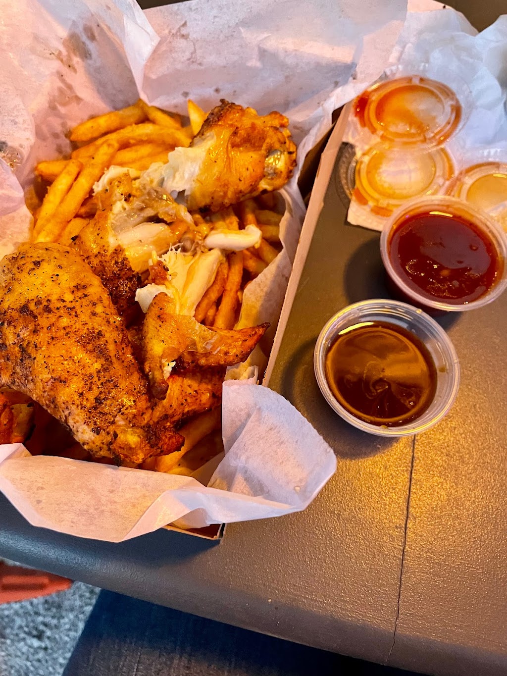 The Wing Dive | restaurant | 509 N Mason St, Carrollton, MO 64633, USA | 6603226041 OR +1 660-322-6041