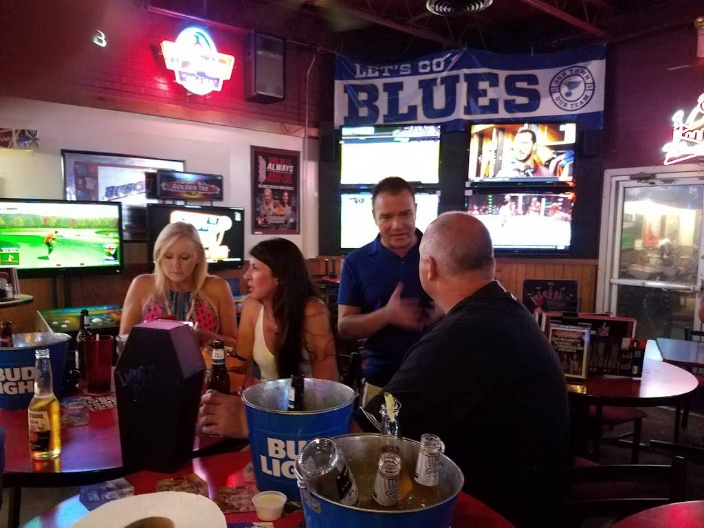 Hotshots Sports Bar & Grill | restaurant | 4021 Union Rd, St. Louis, MO 63129, USA | 3144168516 OR +1 314-416-8516