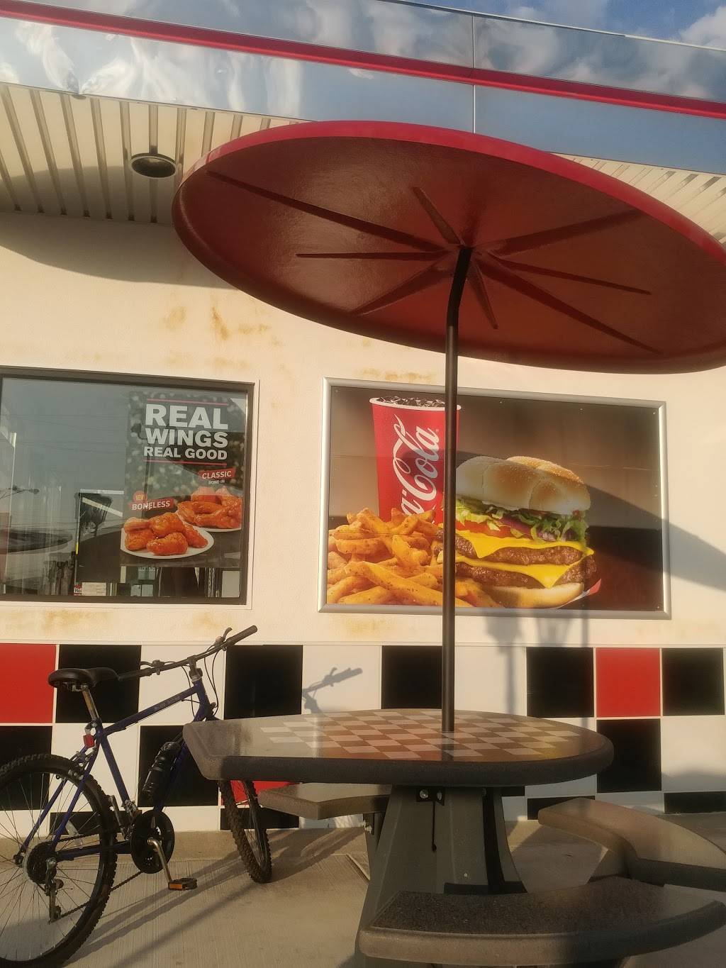 Rallys | restaurant | 14911 Snow Rd, Cleveland, OH 44142, USA | 2162674030 OR +1 216-267-4030