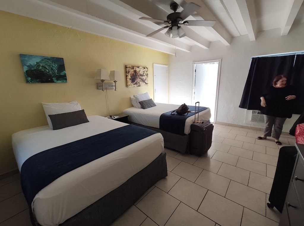 Looe Key Reef Resort & Dive Center | restaurant | 27340 Overseas Hwy, Ramrod Key, FL 33042, USA | 3058722215 OR +1 305-872-2215