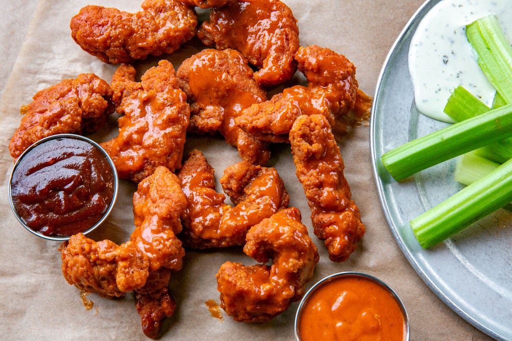 Wing Dome | restaurant | 305 Harrison St, Seattle, WA 98109, USA | 2067282228 OR +1 206-728-2228