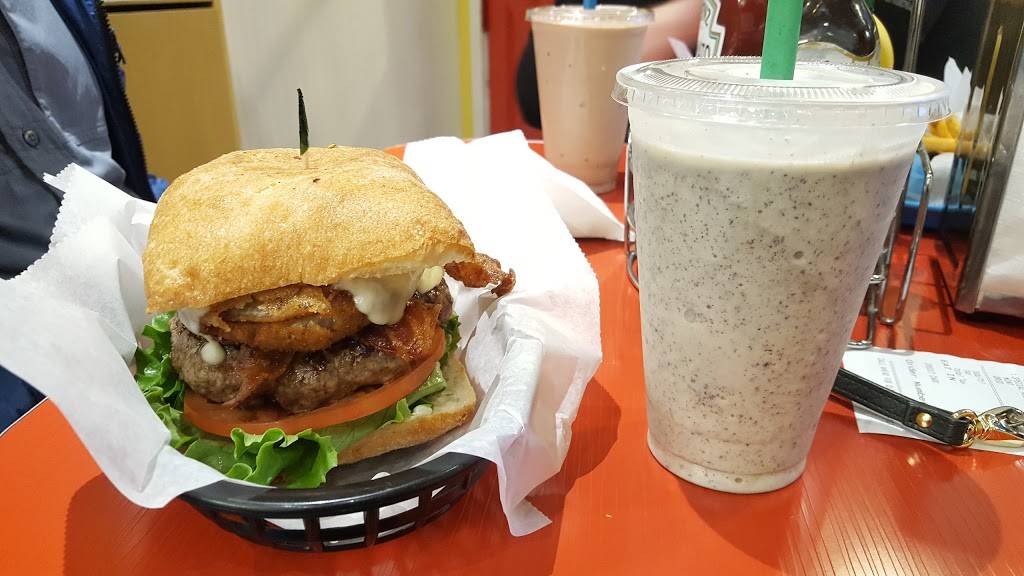 Phyllis Giant Burgers | restaurant | 8 E Blithedale Ave, Mill Valley, CA 94941, USA | 4153816010 OR +1 415-381-6010