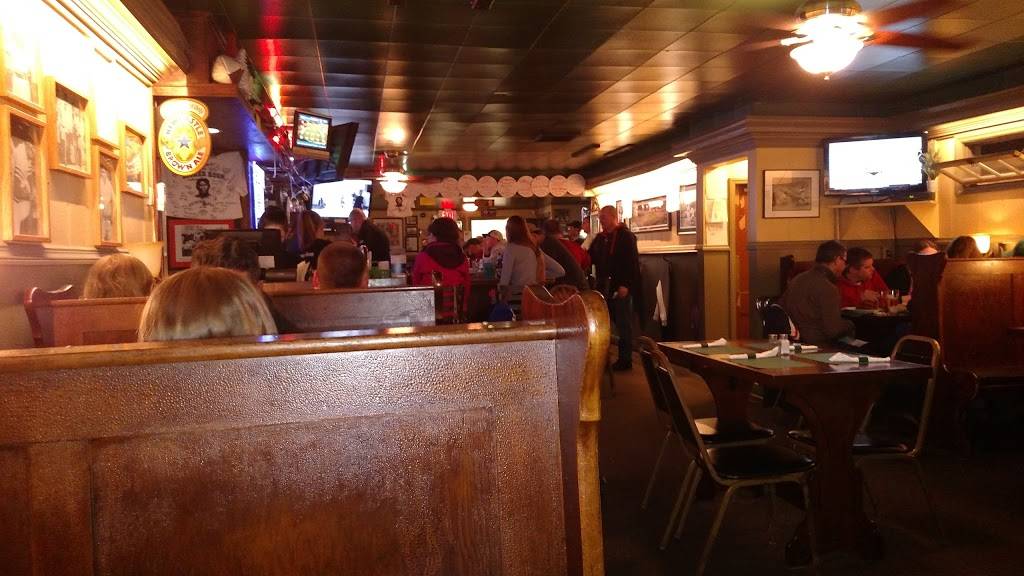 Locker Room Sports Bar | meal takeaway | 232 Main St, Lee, MA 01238, USA | 4132432662 OR +1 413-243-2662