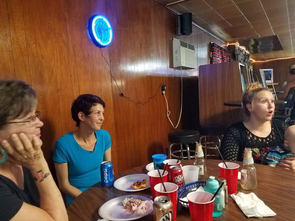 Pats Brew and Que | restaurant | 124 North St, Sharon, WI 53585, USA | 2627362222 OR +1 262-736-2222