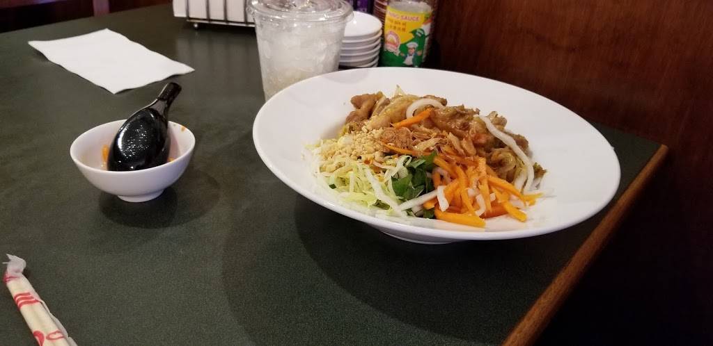 Kravin Pho | restaurant | 1999 Park St, Hartford, CT 06106, USA | 8609045375 OR +1 860-904-5375