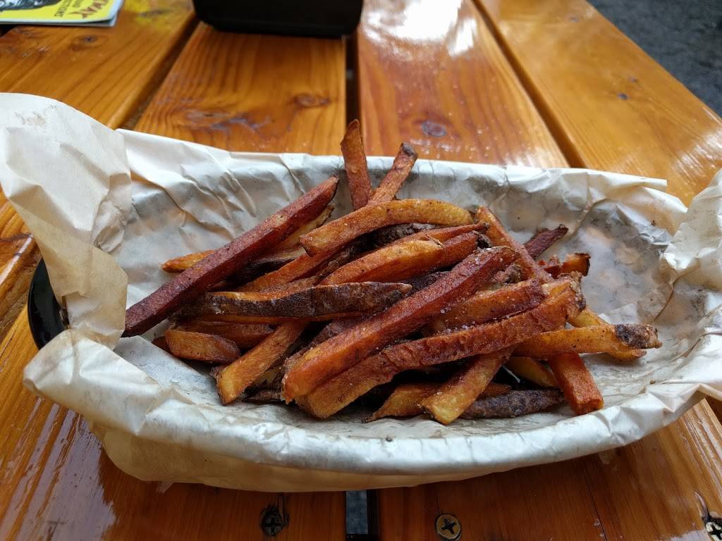 Skyway Bar & Grill | restaurant | 71545 E US-26, Zigzag, OR 97049, USA | 5036223775 OR +1 503-622-3775