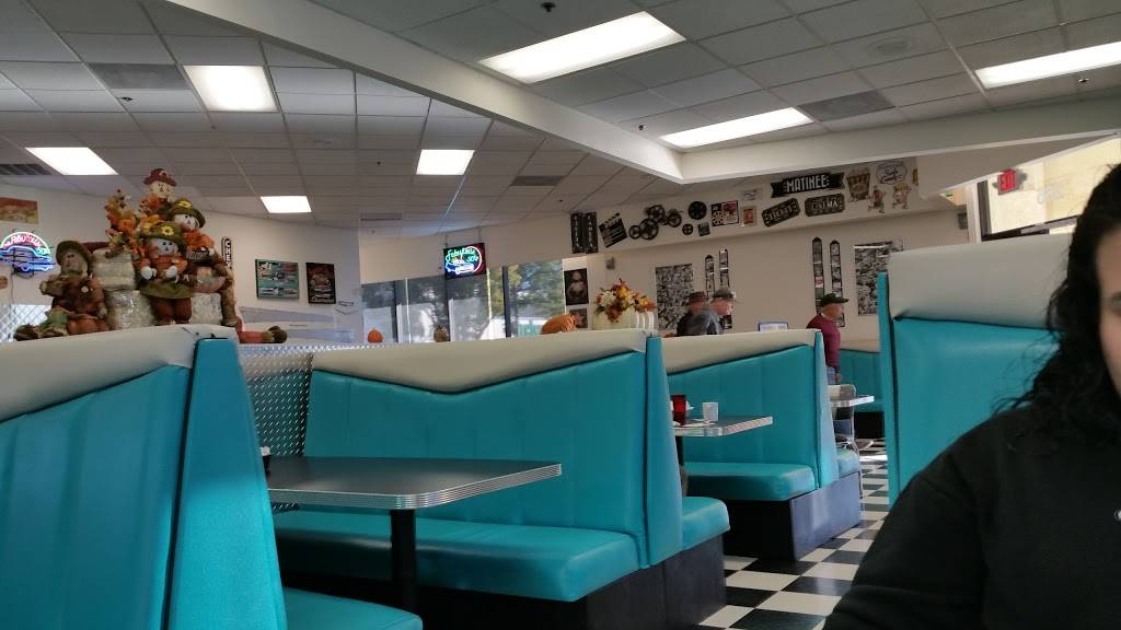 Chubbys Diner | restaurant | 265 W Louise Ave, Manteca, CA 95336, USA | 2098241546 OR +1 209-824-1546