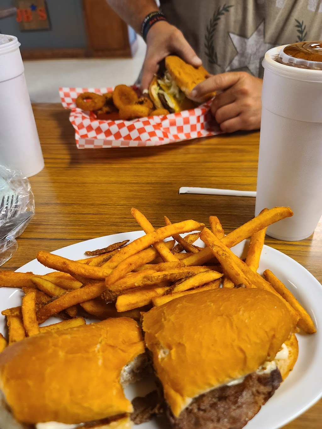 JBs Speedy Burger | restaurant | 718 S Lincoln Ave, Star City, AR 71667, USA | 8706284763 OR +1 870-628-4763