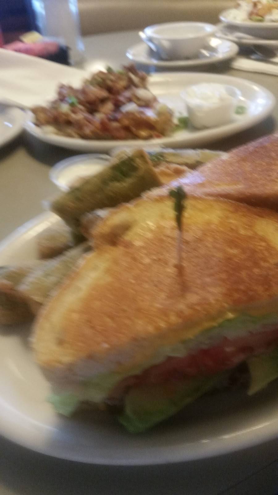 Huffs Family Restaurant | restaurant | 8105 E Wardlow Rd, Long Beach, CA 90808, USA | 5625983373 OR +1 562-598-3373