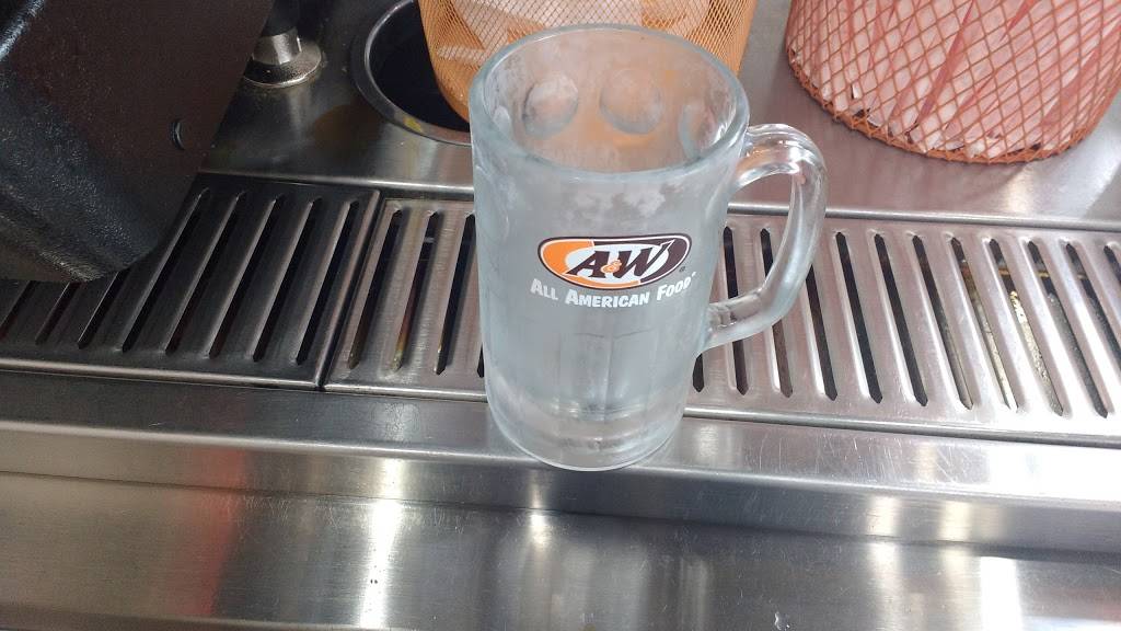 A&W Restaurant | restaurant | 1501 Main Ave, De Pere, WI 54115, USA | 9203300033 OR +1 920-330-0033