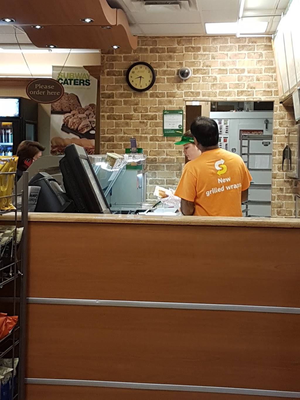 Subway | meal takeaway | 19466 Yonge St, Holland Landing, ON L9N 1L7, Canada | 9052356122 OR +1 905-235-6122