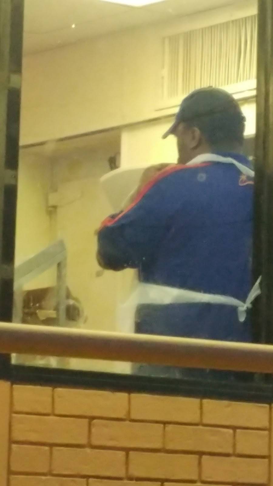 Churchs Chicken | restaurant | 3420 N. Kings Highway, St. Louis, MO 63115, USA | 3142612628 OR +1 314-261-2628