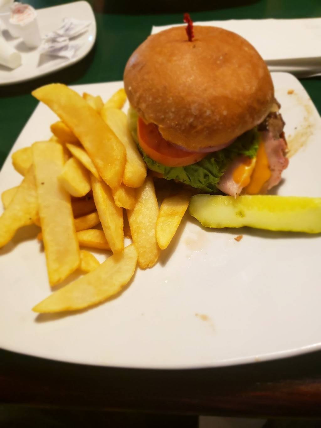 MacGregors Grill and Tap Room | restaurant | 300 Center Pl Dr, Rochester, NY 14615, USA | 5854419233 OR +1 585-441-9233