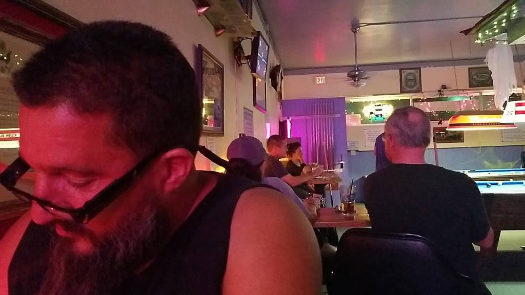 D Cs Across the Street | restaurant | 105 Brooks St, Oceanside, CA 92054, USA | 7604338944 OR +1 760-433-8944