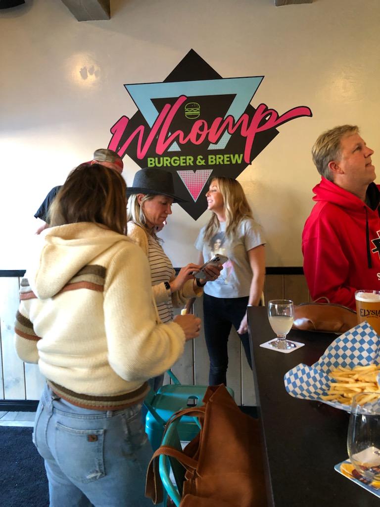 Whomp Burger & Brew | restaurant | 1774 Sunset Cliffs Blvd, San Diego, CA 92107, USA | 6192305313 OR +1 619-230-5313