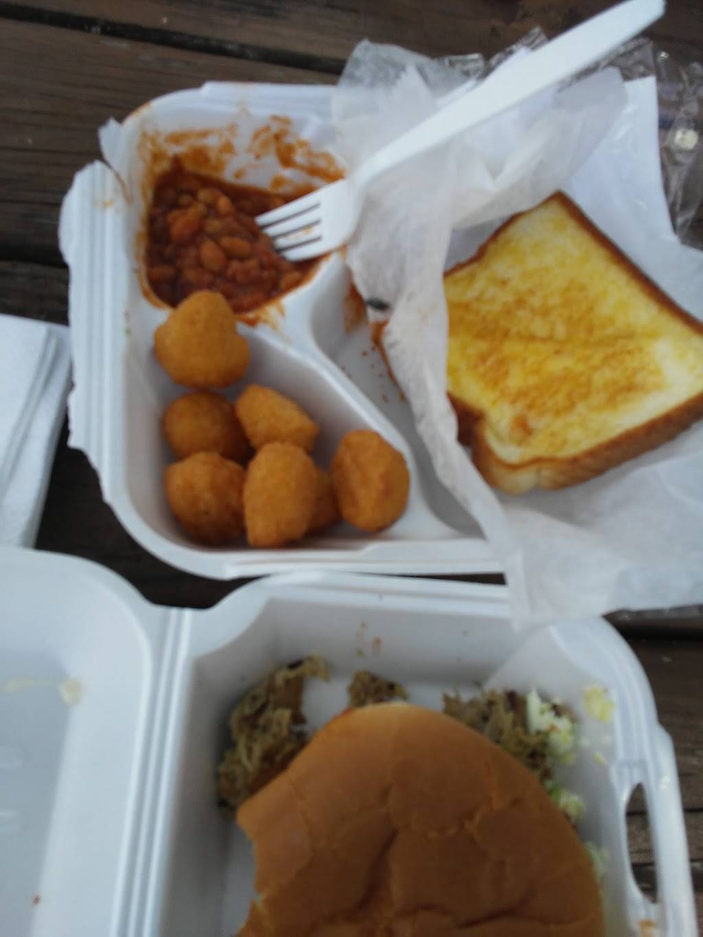 Choo Choo BBQ | restaurant | 900 Appling St # B, Chattanooga, TN 37406, USA | 4236221802 OR +1 423-622-1802