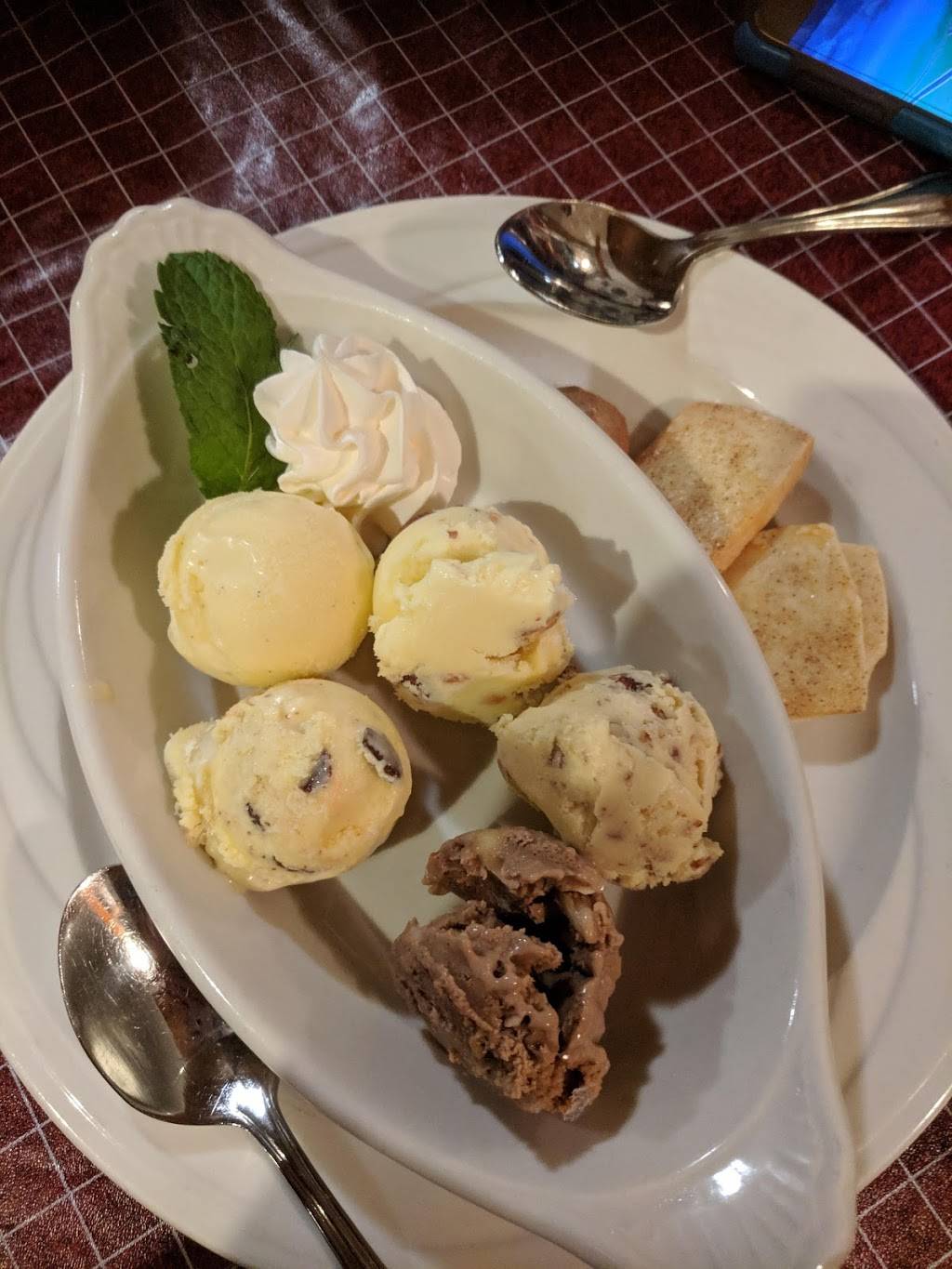 5 OClock Club | restaurant | N28 W26658 Peterson Dr, Pewaukee, WI 53072, USA | 2626919960 OR +1 262-691-9960