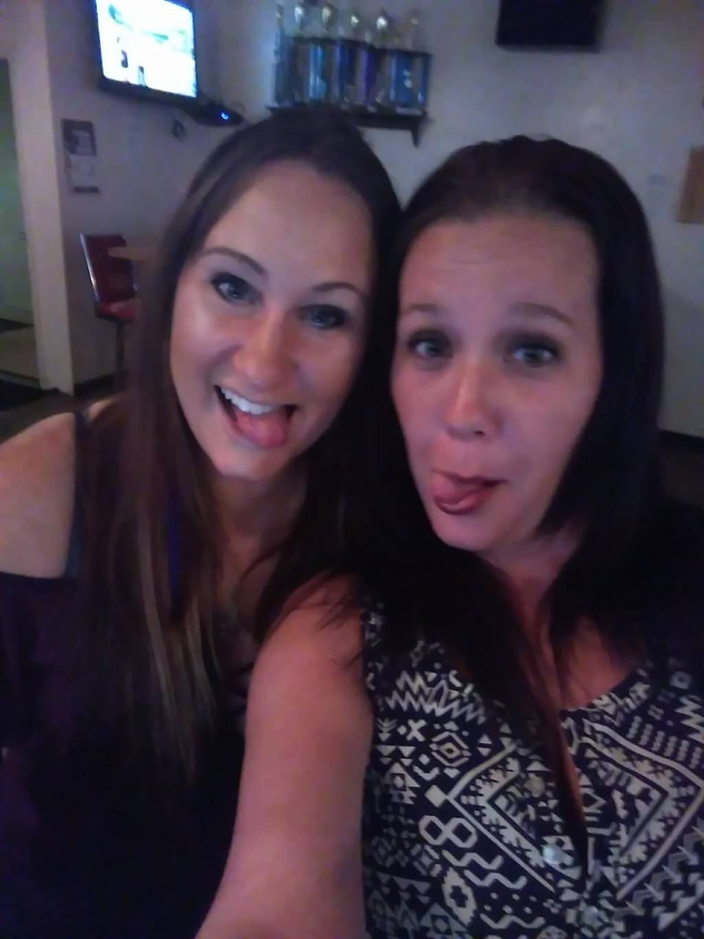 Harts Restaurant & Lounge | restaurant | 112 3rd St, McDonald, PA 15057, USA | 7249262660 OR +1 724-926-2660