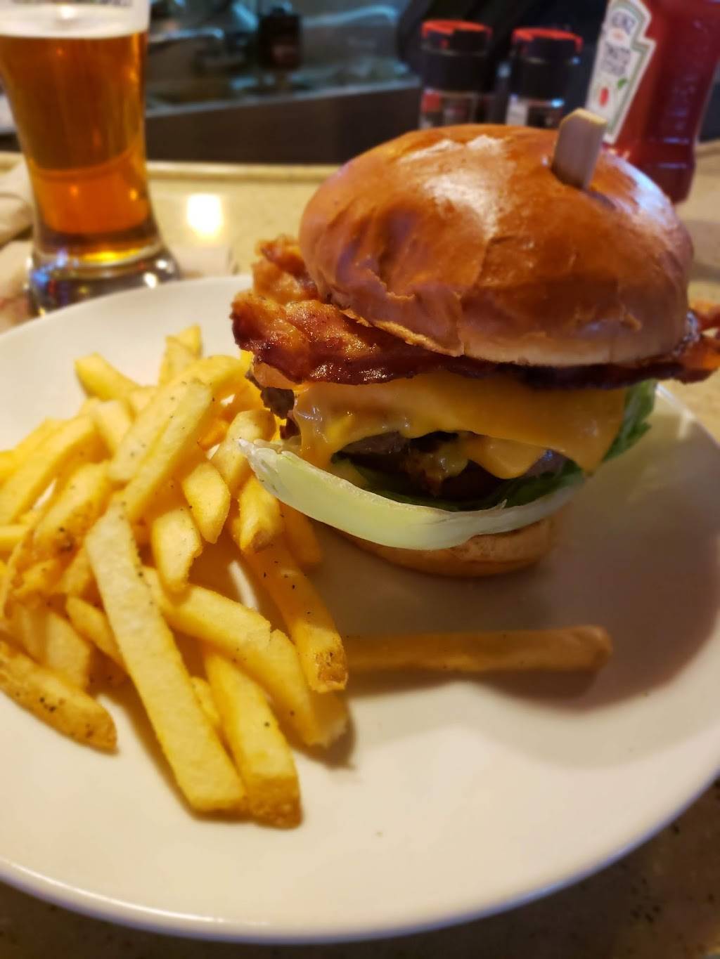 Applebees Grill + Bar | restaurant | 320 Dove Run Centre Dr, Middletown, DE 19709, USA | 3024490234 OR +1 302-449-0234