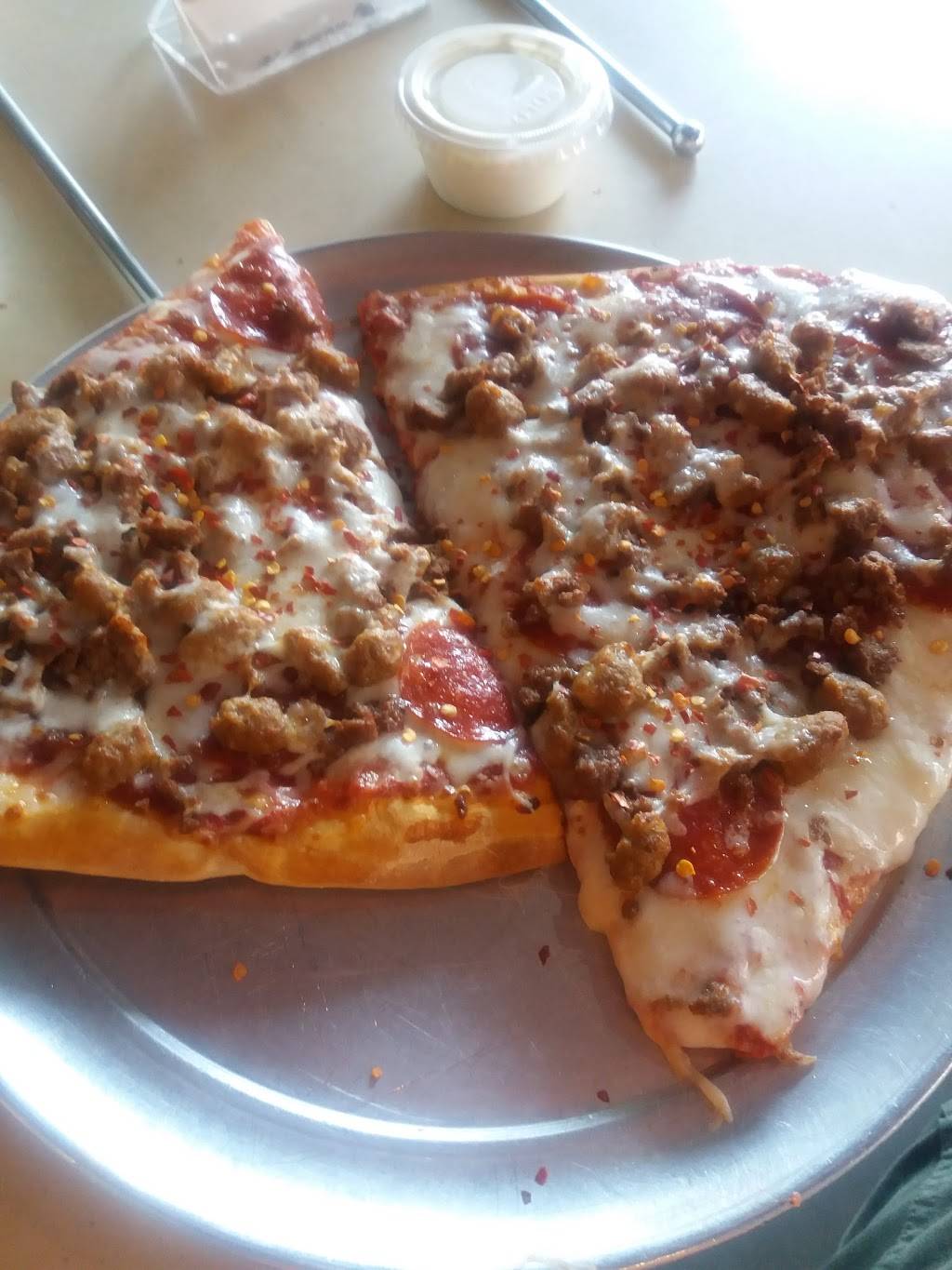 Extreme Pizza | restaurant | 941 W Broad St, Richmond, VA 23220, USA | 8043592030 OR +1 804-359-2030