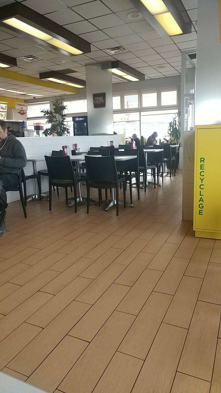 Petit Quebec | restaurant | 1200 Avenue Bourgogne, Chambly, QC J3L 1X4, Canada | 4504474884 OR +1 450-447-4884