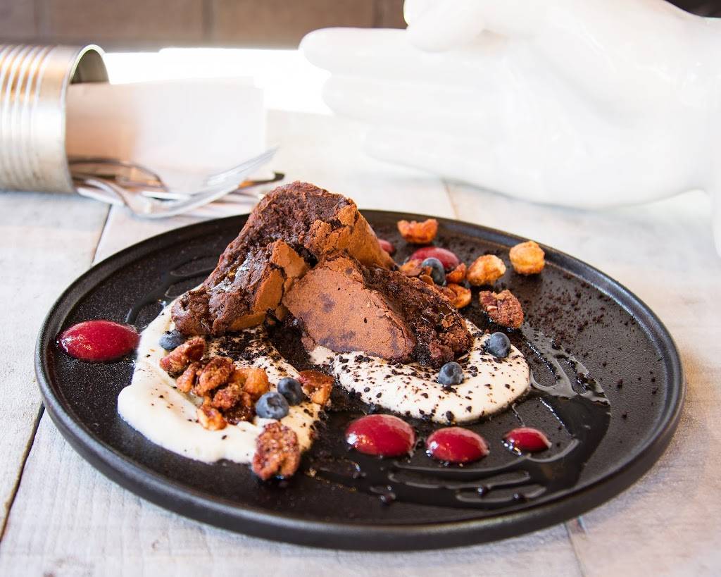 Le Pot Papilles et Cocktails | restaurant | 326 Rue des Forges, Trois-Rivières, QC G9A 2H1, Canada | 8198414959 OR +1 819-841-4959