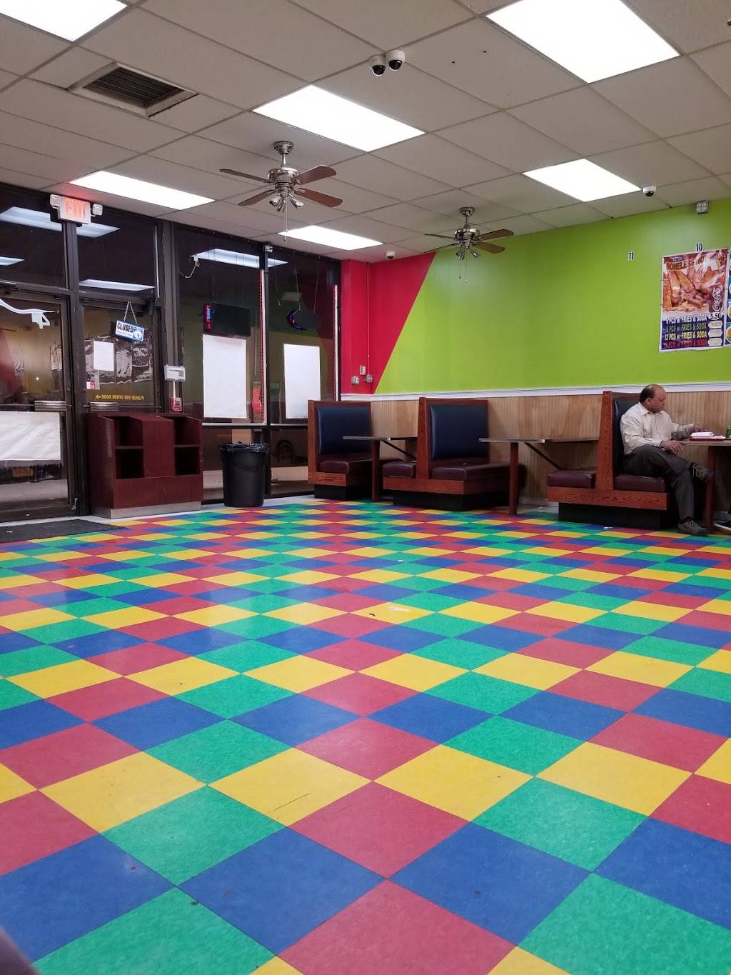 Super Kennedy Fried Chicken | restaurant | 136 Lake St, Newburgh, NY 12550, USA | 8455621013 OR +1 845-562-1013