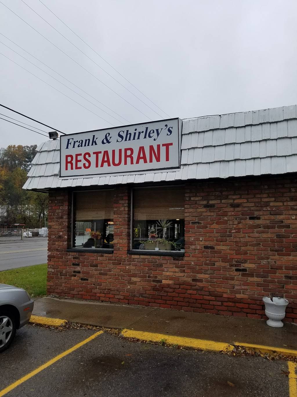 Frank & Shirleys Restaurant | restaurant | 2209 Saw Mill Run Blvd, Pittsburgh, PA 15210, USA | 4128823550 OR +1 412-882-3550