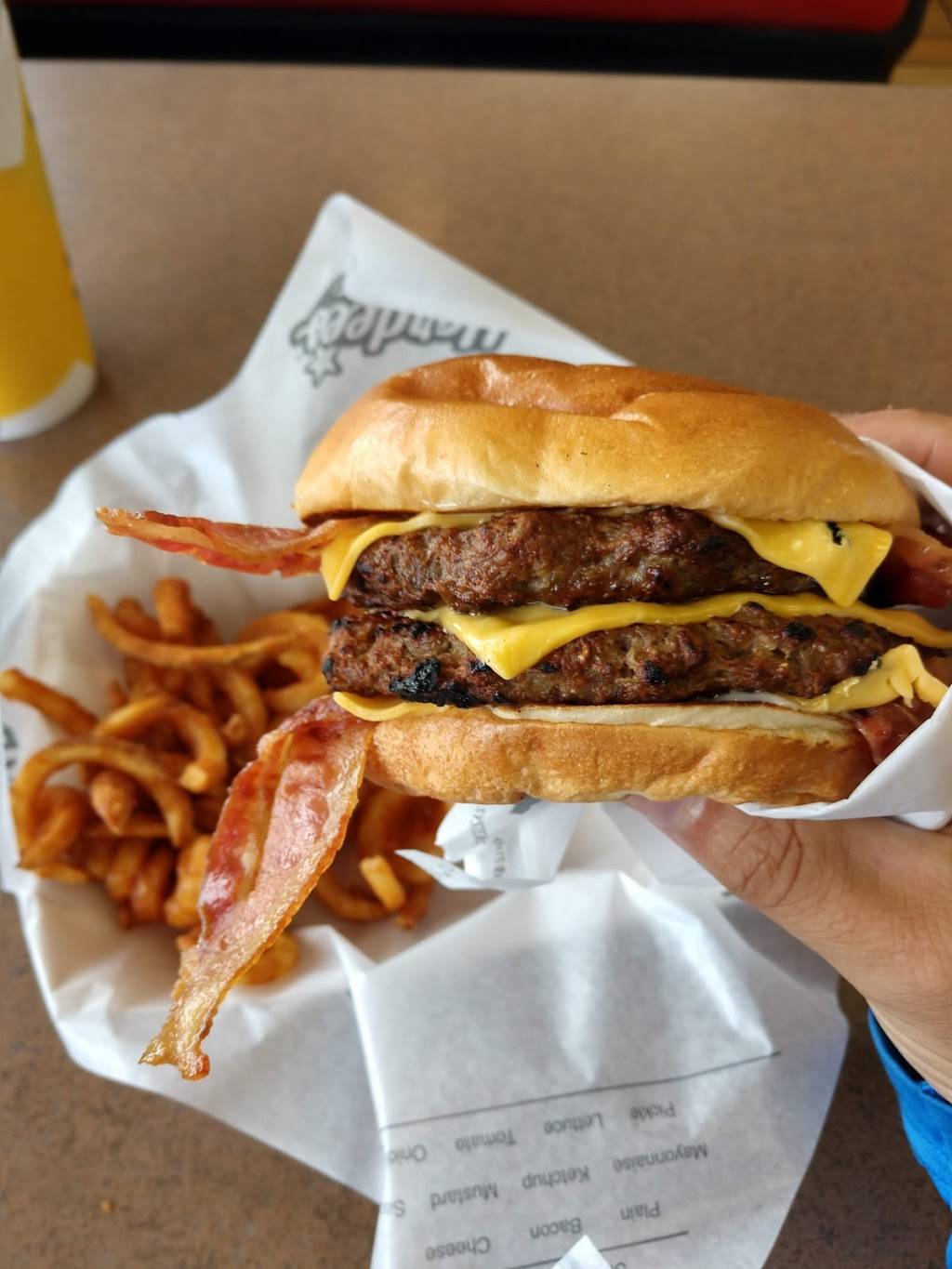 Hardees | restaurant | 605 N Water St, Black River Falls, WI 54615, USA | 7152847191 OR +1 715-284-7191