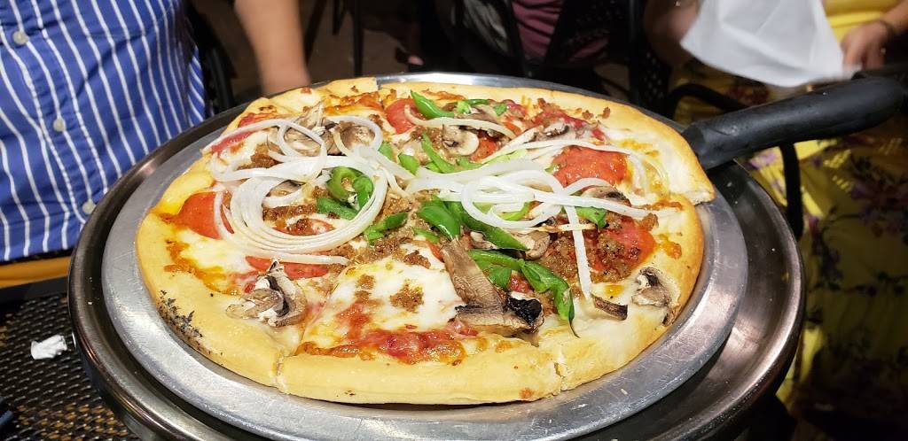 Bugsys Pizza Restaurant | restaurant | 111 King St, Alexandria, VA 22314, USA | 7036830313 OR +1 703-683-0313