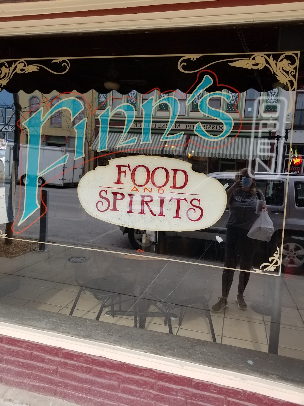 Finns Food & Spirits | restaurant | 214 N Main St, Hannibal, MO 63401, USA | 5732480881 OR +1 573-248-0881