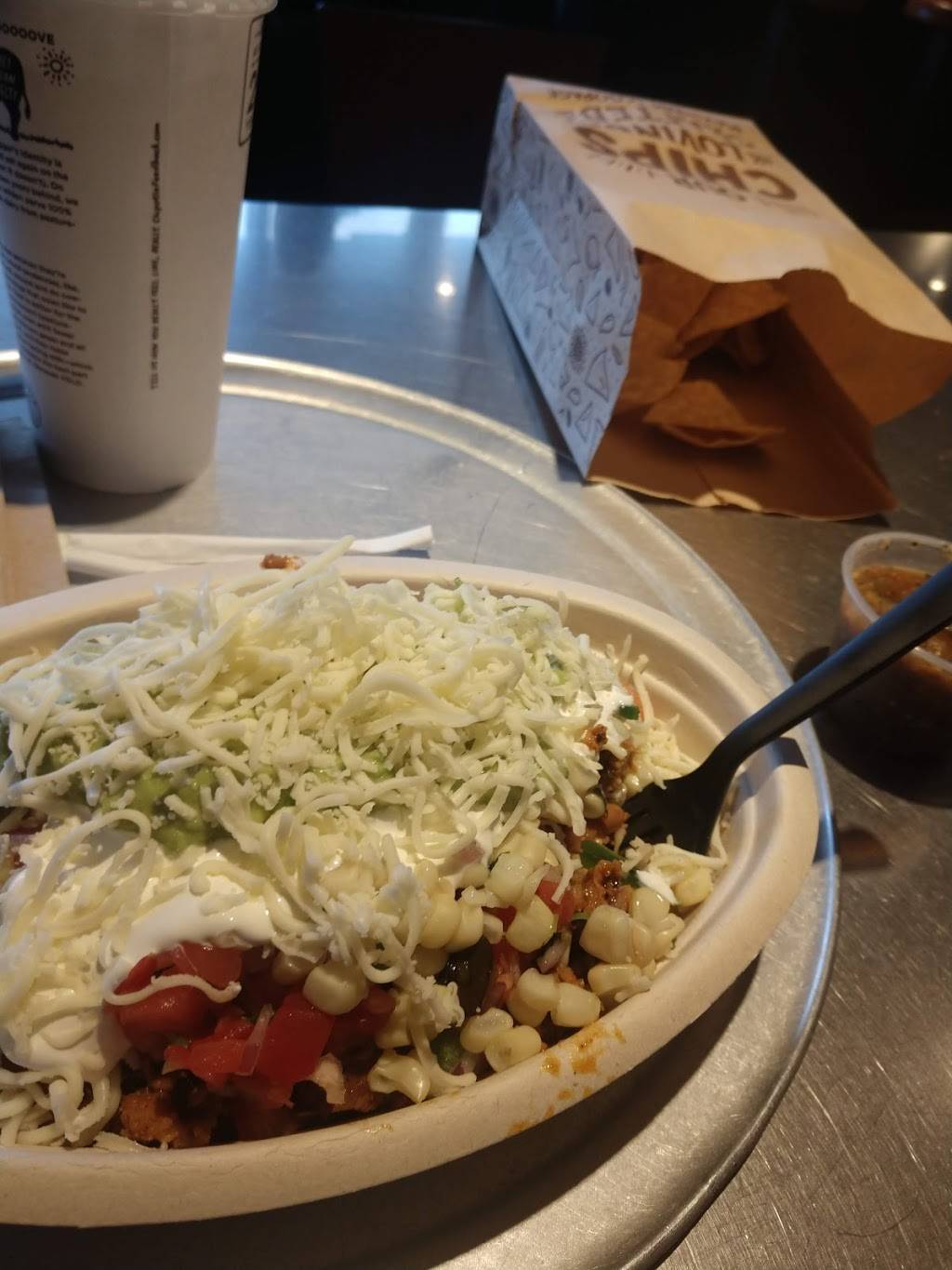 Chipotle Mexican Grill | restaurant | 115 Mill Plain Rd, Danbury, CT 06811, USA | 2037302220 OR +1 203-730-2220