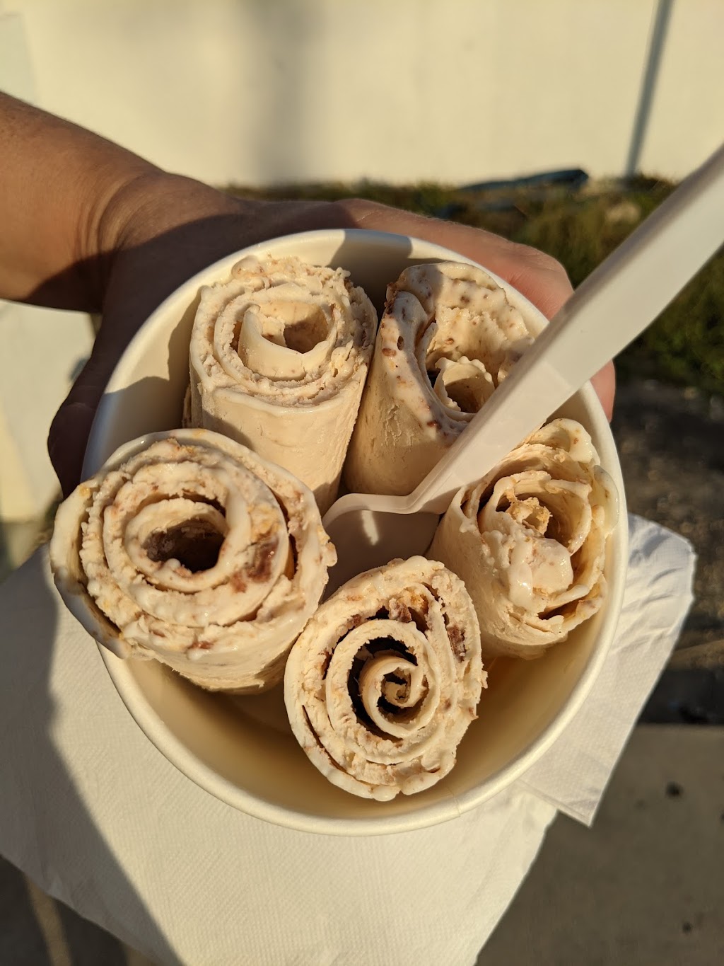 Frozen Dune Rolled Ice Cream & Coffee | cafe | 2052 Scenic Gulf Dr #103, Miramar Beach, FL 32550, USA | 8508424777 OR +1 850-842-4777