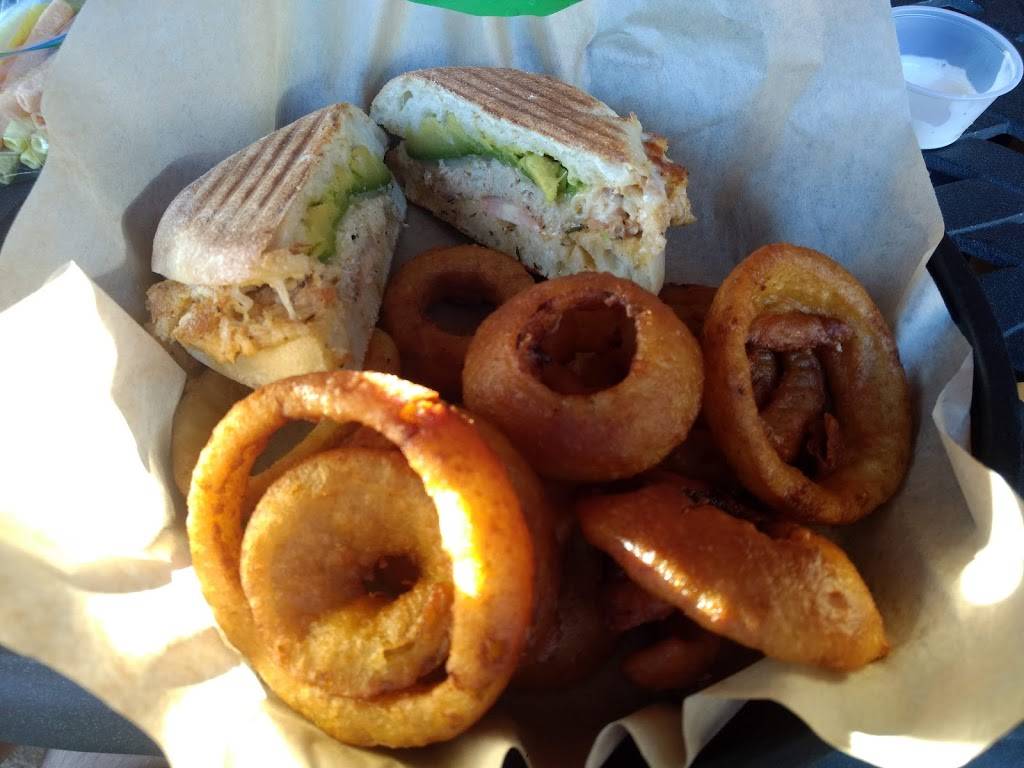 Jakes Place | restaurant | 1041 Harbour Inn Lane, Moneta, VA 24121, USA | 5402974732 OR +1 540-297-4732