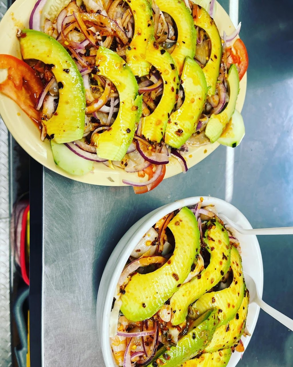 Mariscos las cazuelitas | restaurant | 188 E Fairview Rd, Bakersfield, CA 93307, USA | 6618059178 OR +1 661-805-9178