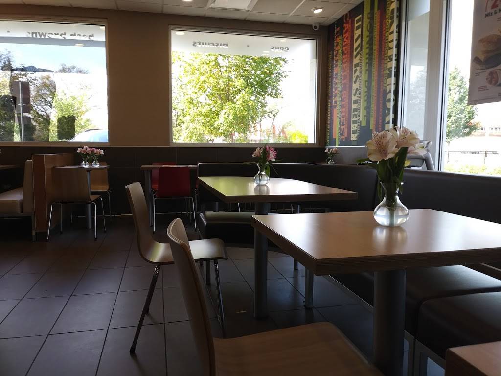 McDonalds | cafe | 15 E Dundee Rd, Arlington Heights, IL 60004, USA | 8477493105 OR +1 847-749-3105