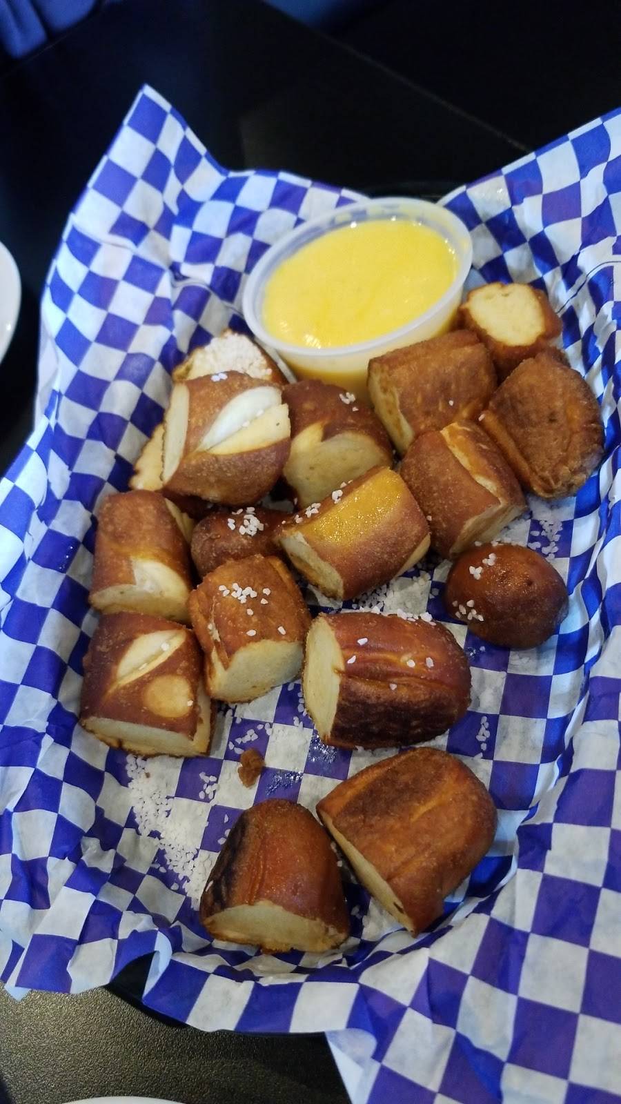 Bootys Wings, Burgers, and Beer | restaurant | 15557 W Bell Rd suite 405, Surprise, AZ 85374, USA | 6235467757 OR +1 623-546-7757