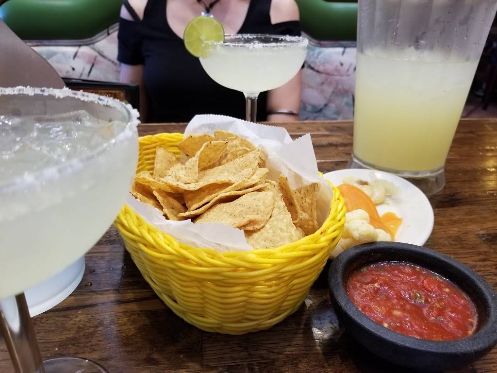 Lalos Restaurant | restaurant | 3011 S Harlem Ave, Berwyn, IL 60402, USA | 7084849311 OR +1 708-484-9311