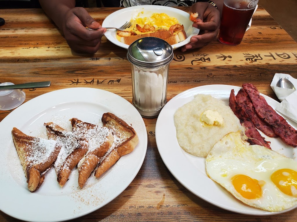 Huskers Cafe (Atlanta) | restaurant | 209 Edgewood Ave SE, Atlanta, GA 30303, USA | 6789742255 OR +1 678-974-2255