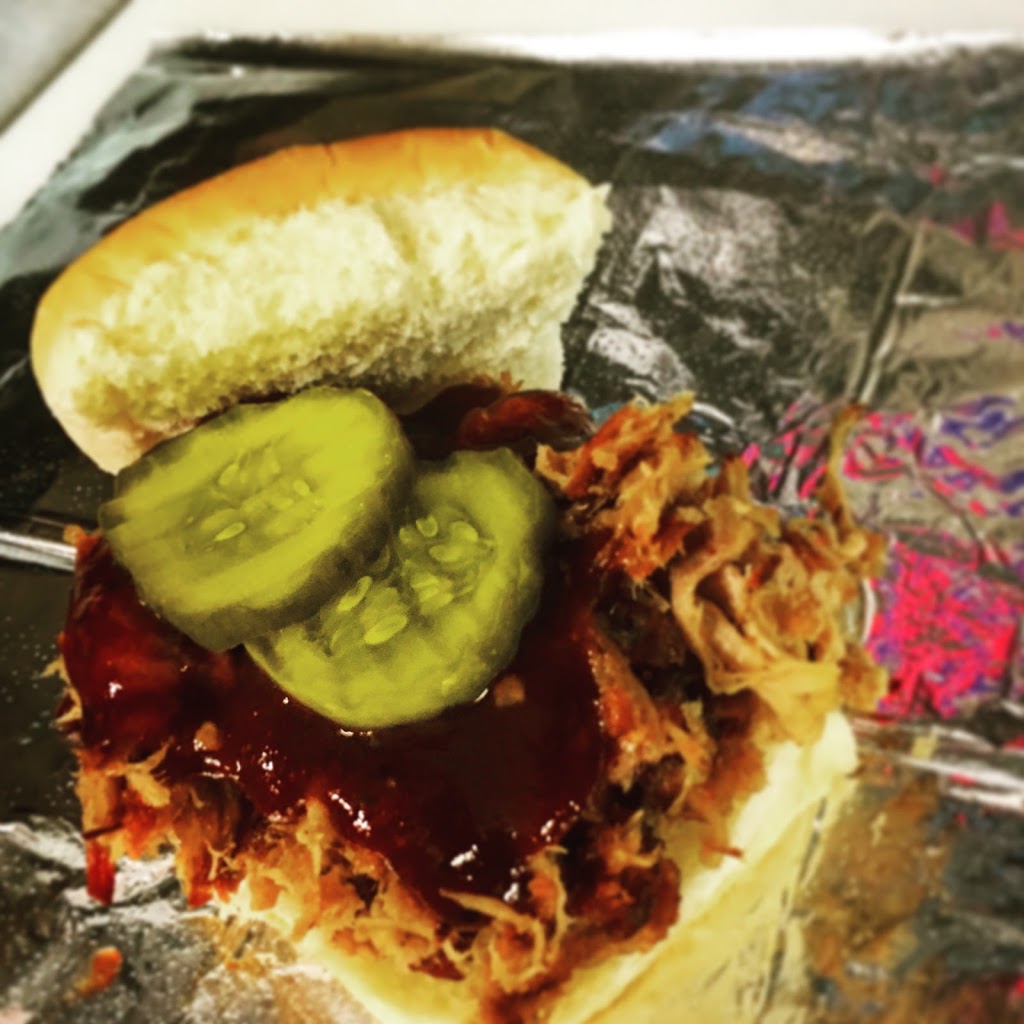 Buck-N-Dinks BBQ Food Truck | restaurant | 285 North Ave, Mt Clemens, MI 48043, USA | 5869099508 OR +1 586-909-9508