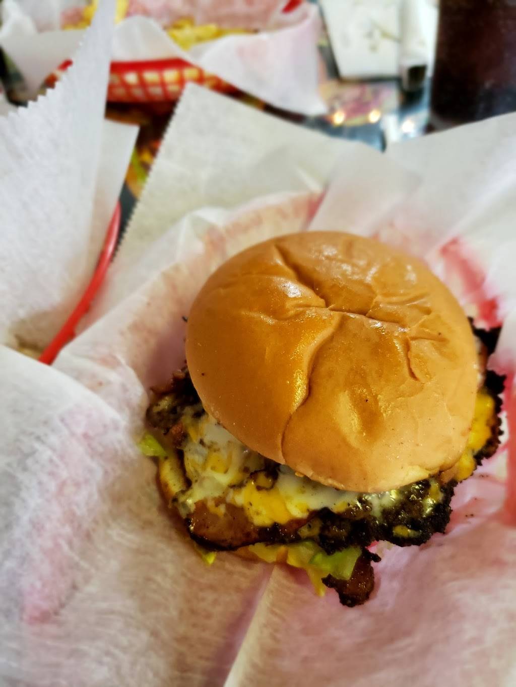 Matts Burgers | restaurant | 102 S Cedar St # B, Summerville, SC 29483, USA | 8438211911 OR +1 843-821-1911