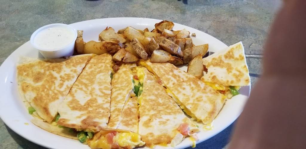 Dannys Family Dining | restaurant | 47250 Hayes Rd, Macomb, MI 48044, USA | 5867997745 OR +1 586-799-7745