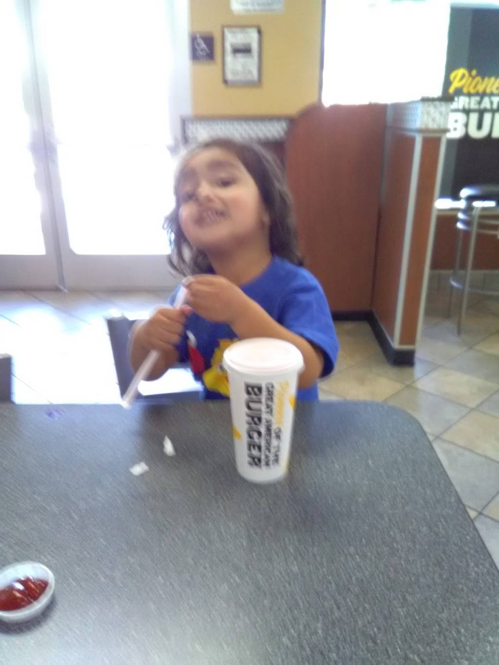 Carls Jr. | restaurant | 230 Harvard Blvd, Santa Paula, CA 93060, USA | 8055259666 OR +1 805-525-9666