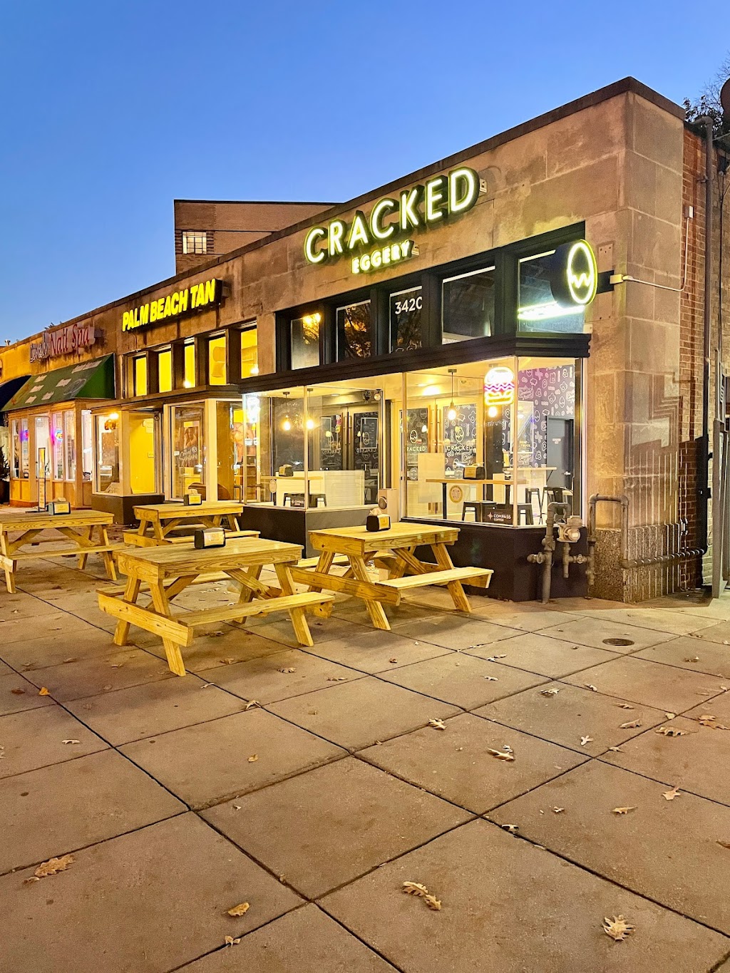 Cracked Eggery | restaurant | 3420 Connecticut Ave NW, Washington, DC 20008, USA | 2023516168 OR +1 202-351-6168