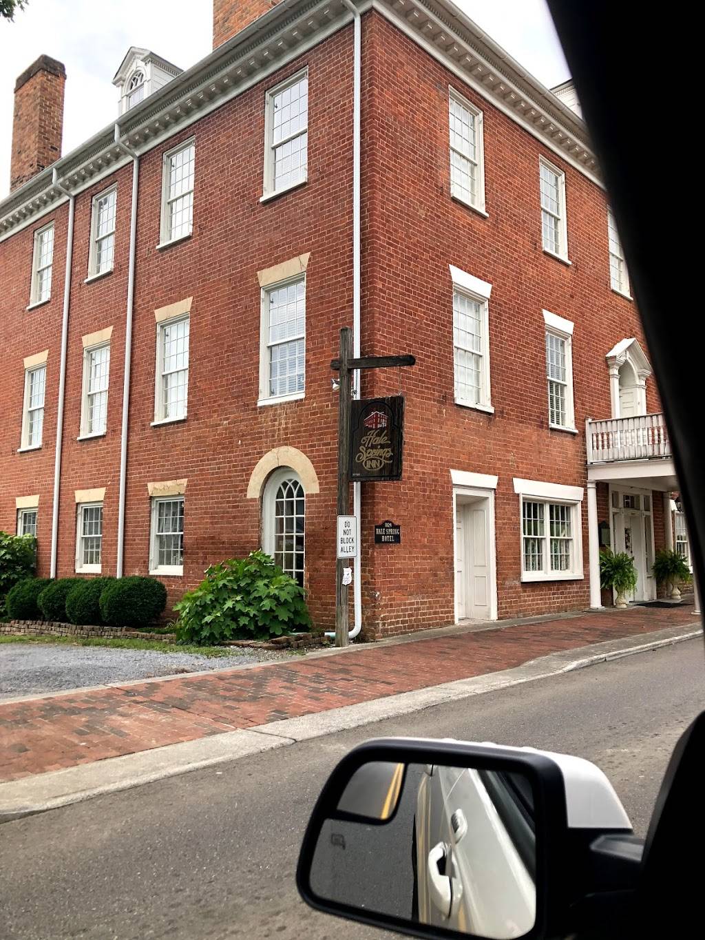 Hale Springs Inn | restaurant | 110 W Main St, Rogersville, TN 37857, USA | 4232725171 OR +1 423-272-5171