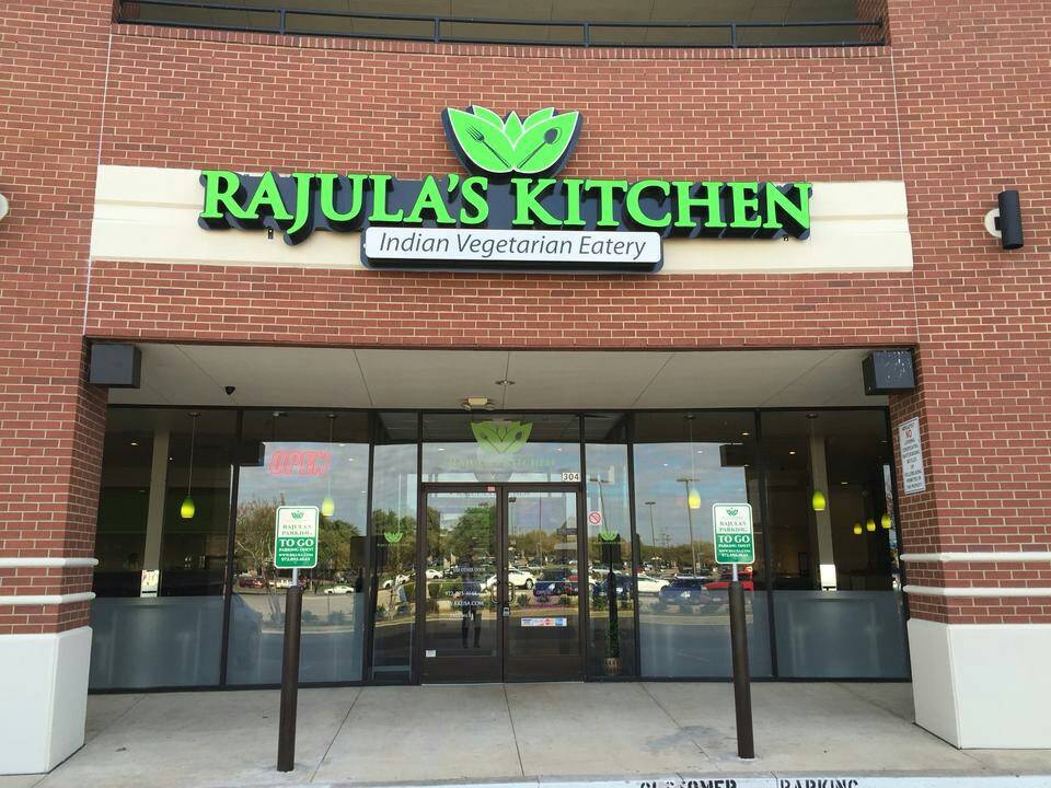 Rajulas Kitchen | restaurant | 820 W Spring Creek Pkwy #304, Plano, TX 75023, USA | 9728954644 OR +1 972-895-4644