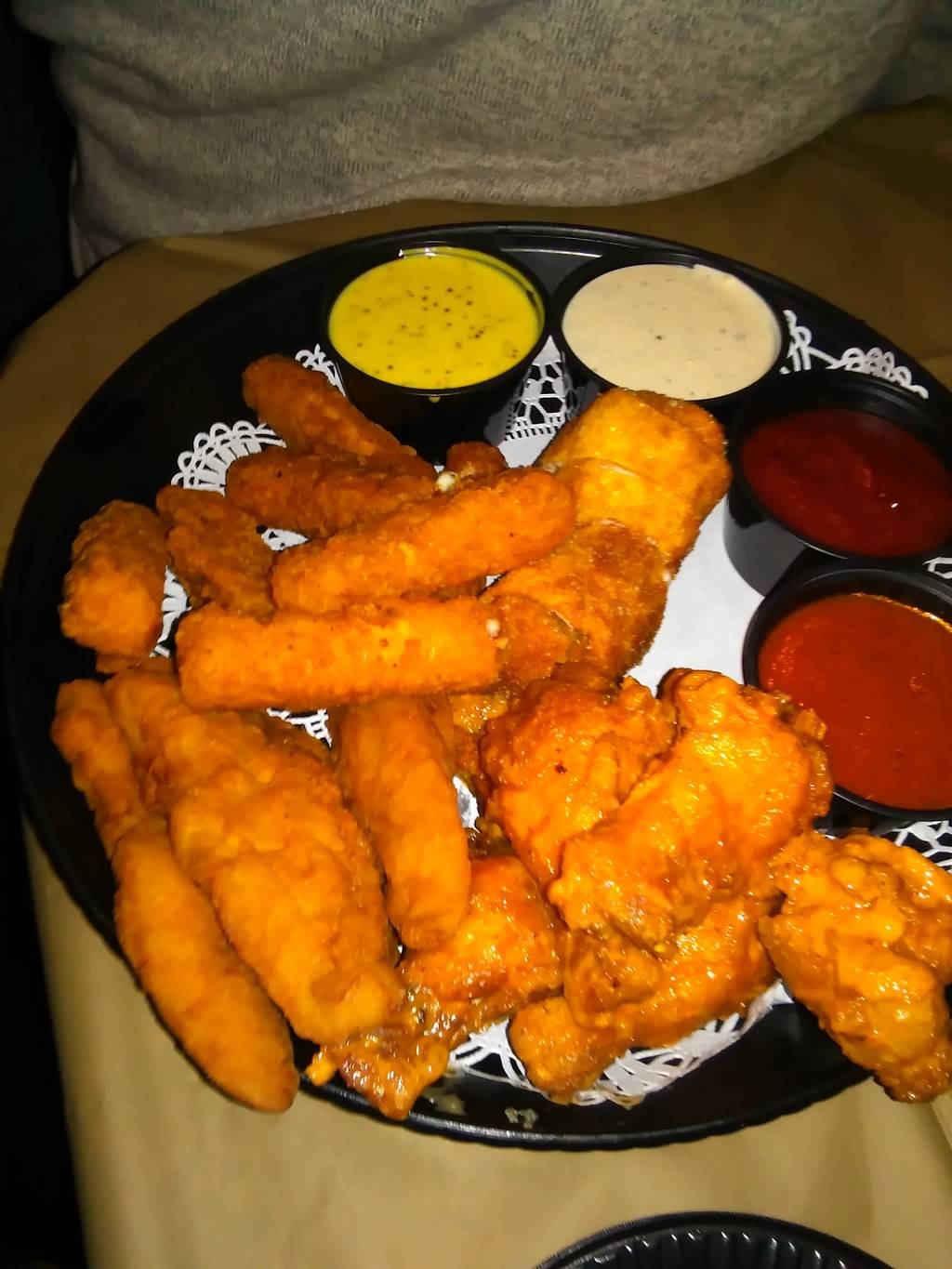 Stingers Restaurant & Bar | restaurant | 925 Providence Rd, Secane, PA 19018, USA | 4844664013 OR +1 484-466-4013