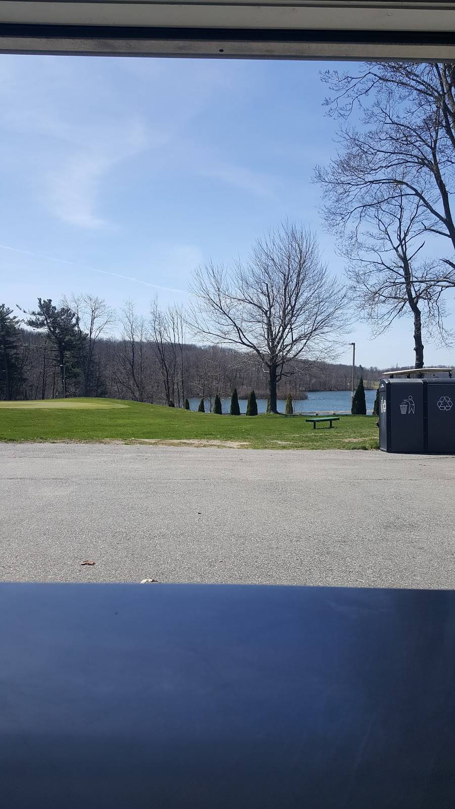 Grill On The Hill | restaurant | 1929 Skyline Dr, Worcester, MA 01605, USA | 5088541704 OR +1 508-854-1704