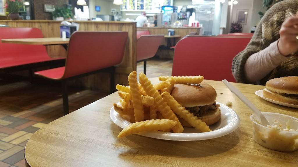 Petees Good Foods | restaurant | 101 N Main St, Travelers Rest, SC 29690, USA | 8648347315 OR +1 864-834-7315