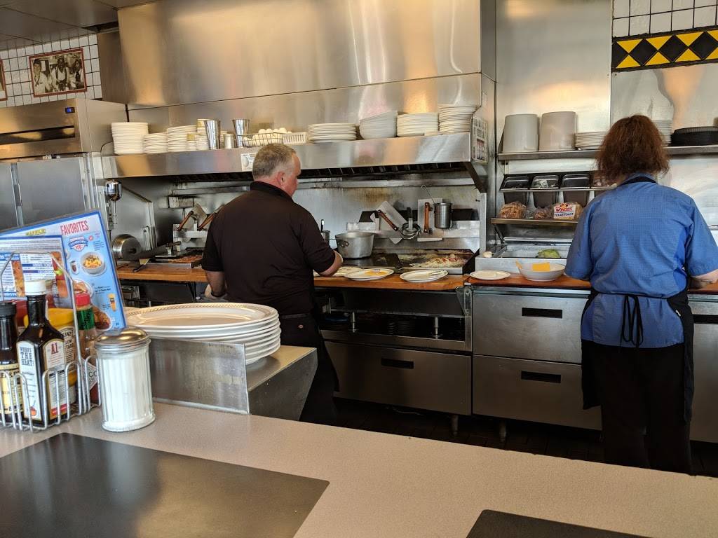 Waffle House | meal takeaway | 5010 Academy Ln, Bessemer, AL 35022, USA | 2054252734 OR +1 205-425-2734